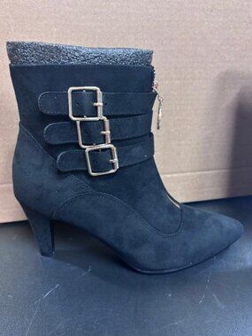 Womens 7.5 Black Suede ankle boots